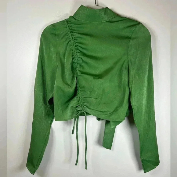 Nasty Gal Collection Green Cropped Ruched Cutout Back Blouse Top Women's Size 4 - Picture 2 of 8